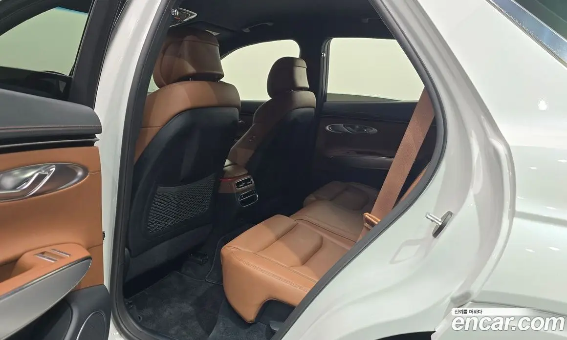 Genesis GV70 2022 2.5 автомат (гидро), фото 17 Genesis GV70 2022 2.5 автомат (гидро), фото 17