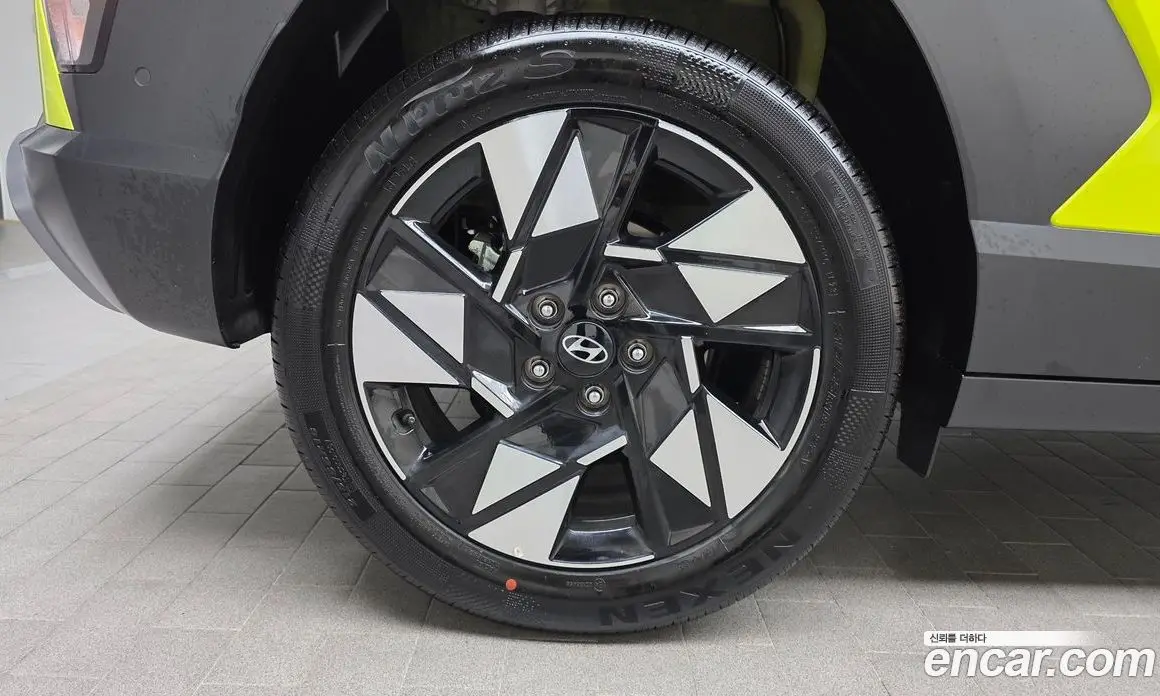 Hyundai Kona 2023 1.6 автомат (гидро), фото 5