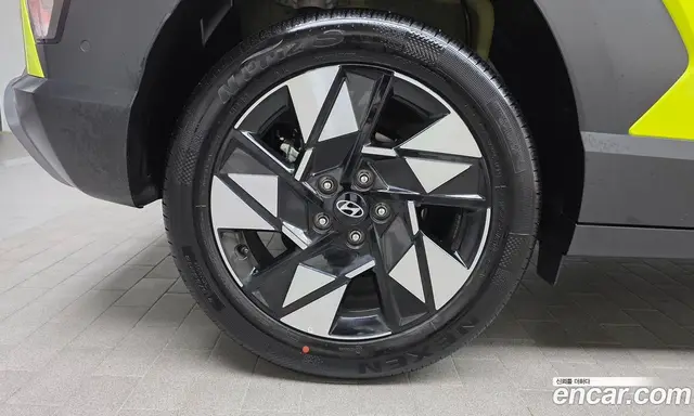 Hyundai Kona 2023 1.6 автомат (гидро), миниатюра 5
