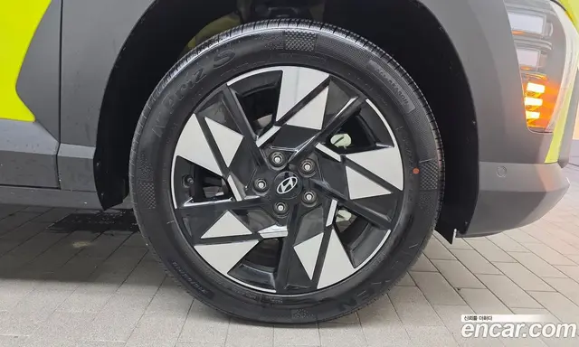 Hyundai Kona 2023 1.6 автомат (гидро), миниатюра 7