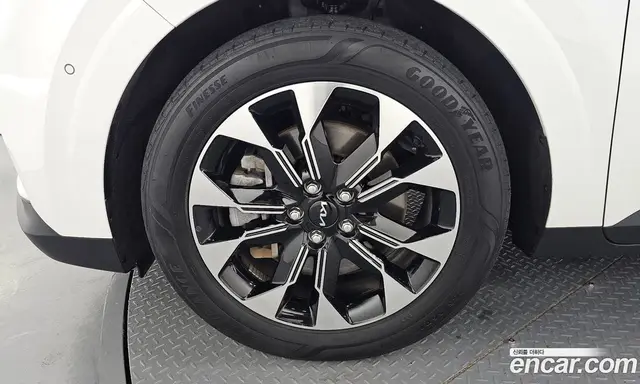 Kia Carnival 2023 2.2 автомат (гидро), миниатюра 5