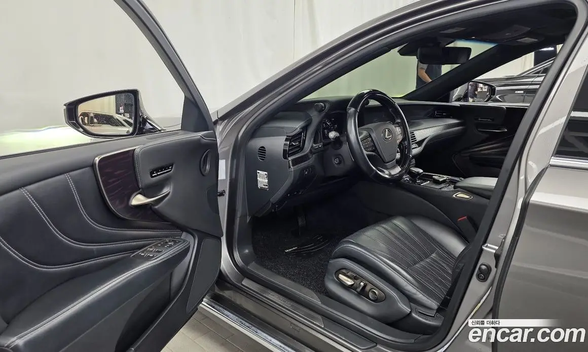 Lexus LS 2019 3.4 автомат (гидро), фото 10 Lexus LS 2019 3.4 автомат (гидро), фото 10