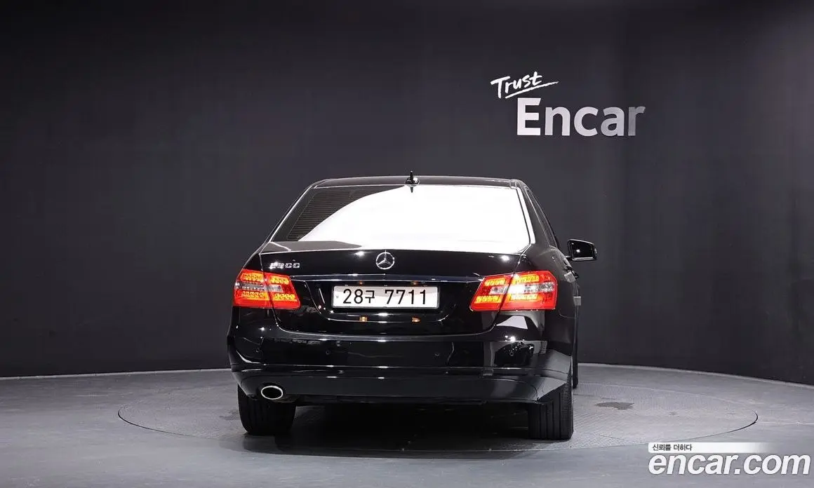 Mercedes-Benz E-Class 2011 1.8 автомат (гидро), фото 4