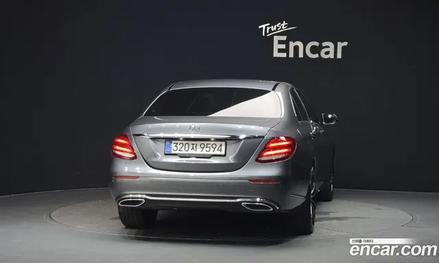 Mercedes-Benz E-Class 2017 1.9 автомат (гидро), миниатюра 4 Mercedes-Benz E-Class 2017 1.9 автомат (гидро), миниатюра 4
