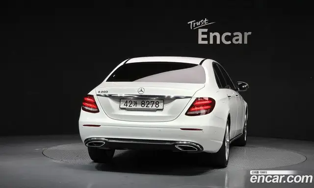 Mercedes-Benz E-Class 2018 2.0 автомат (гидро), миниатюра 4 Mercedes-Benz E-Class 2018 2.0 автомат (гидро), миниатюра 4