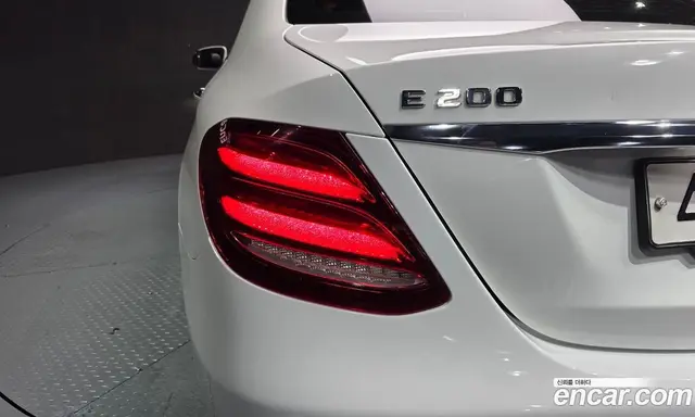 Mercedes-Benz E-Class 2018 2.0 автомат (гидро), миниатюра 9 Mercedes-Benz E-Class 2018 2.0 автомат (гидро), миниатюра 9