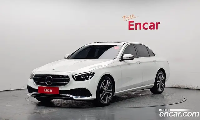 Mercedes-Benz E-Class 2023 2.0 автомат (гидро), миниатюра 1