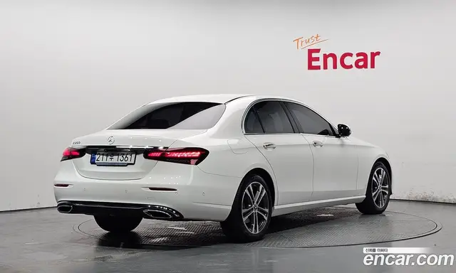 Mercedes-Benz E-Class 2023 2.0 автомат (гидро), миниатюра 2
