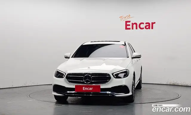 Mercedes-Benz E-Class 2023 2.0 автомат (гидро), миниатюра 3