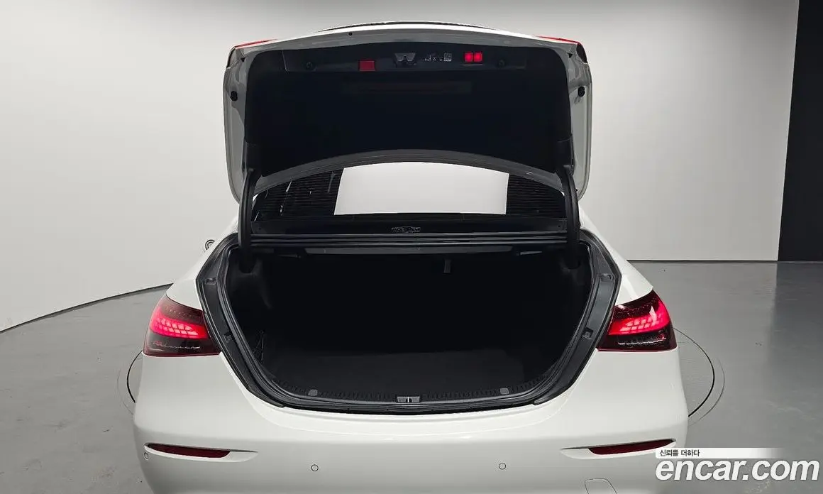 Mercedes-Benz E-Class 2023 2.0 автомат (гидро), фото 26