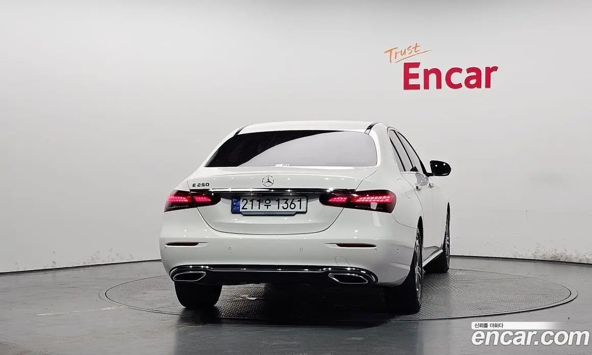 Mercedes-Benz E-Class 2023 2.0 автомат (гидро), фото 4