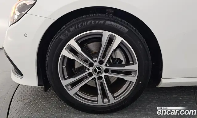 Mercedes-Benz E-Class 2023 2.0 автомат (гидро), миниатюра 5