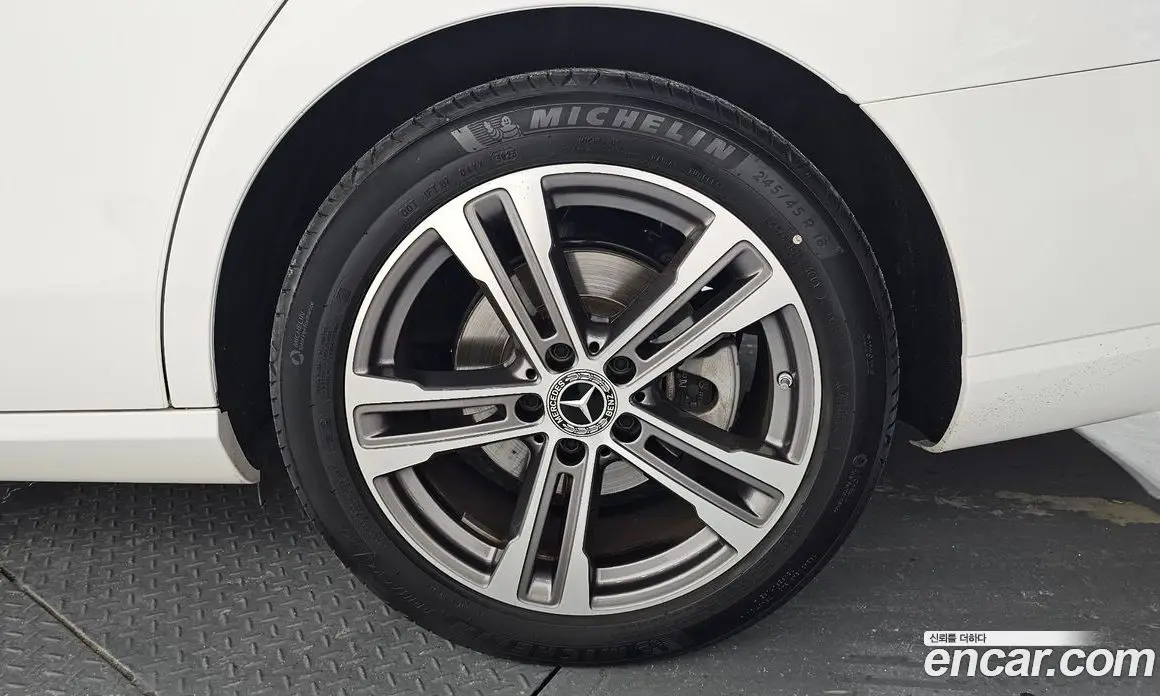 Mercedes-Benz E-Class 2023 2.0 автомат (гидро), фото 7