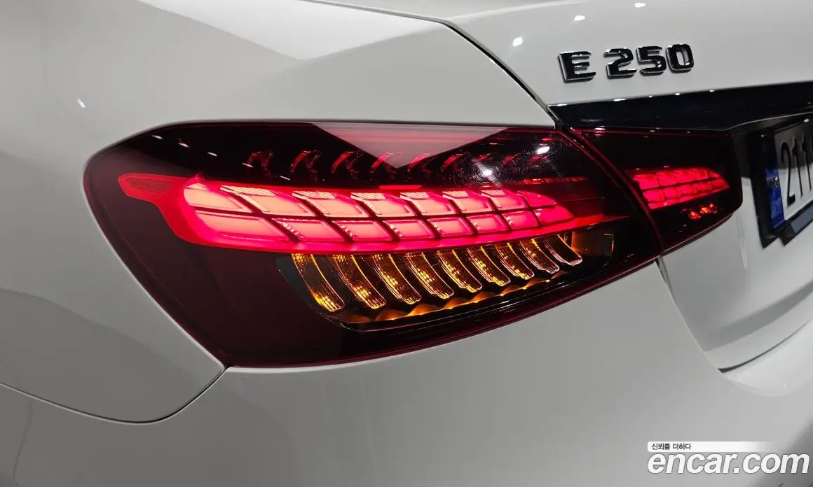 Mercedes-Benz E-Class 2023 2.0 автомат (гидро), фото 9