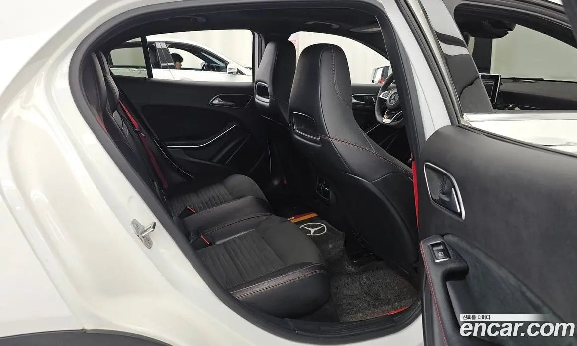 Mercedes-Benz GLA-Class 2018 2.0 автомат (гидро), фото 18 Mercedes-Benz GLA-Class 2018 2.0 автомат (гидро), фото 18