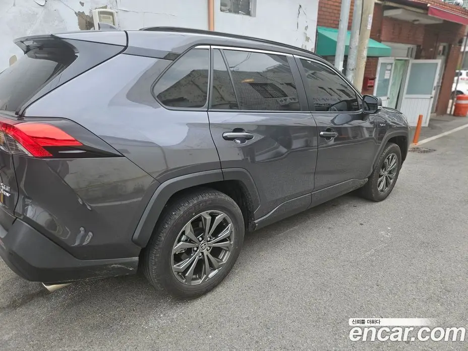 Toyota RAV4 2025 2.5 автомат (гидро), фото 3 Toyota RAV4 2025 2.5 автомат (гидро), фото 3