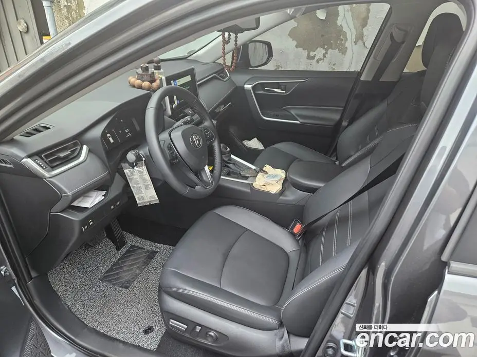 Toyota RAV4 2025 2.5 автомат (гидро), фото 4 Toyota RAV4 2025 2.5 автомат (гидро), фото 4