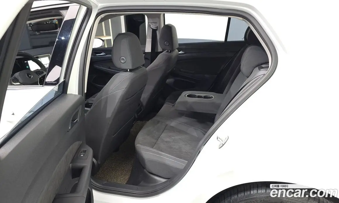 Volkswagen Golf 2023 2.0 автомат (гидро), фото 17 Volkswagen Golf 2023 2.0 автомат (гидро), фото 17