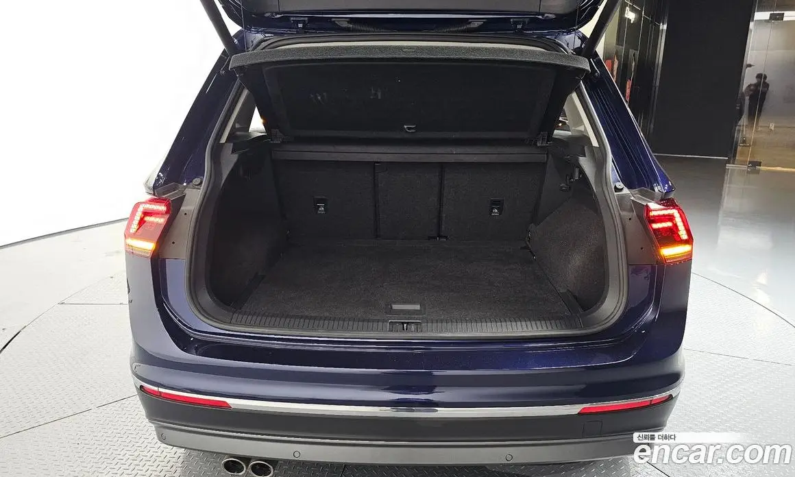 Volkswagen Tiguan 2018 2.0 автомат (гидро), фото 32 Volkswagen Tiguan 2018 2.0 автомат (гидро), фото 32