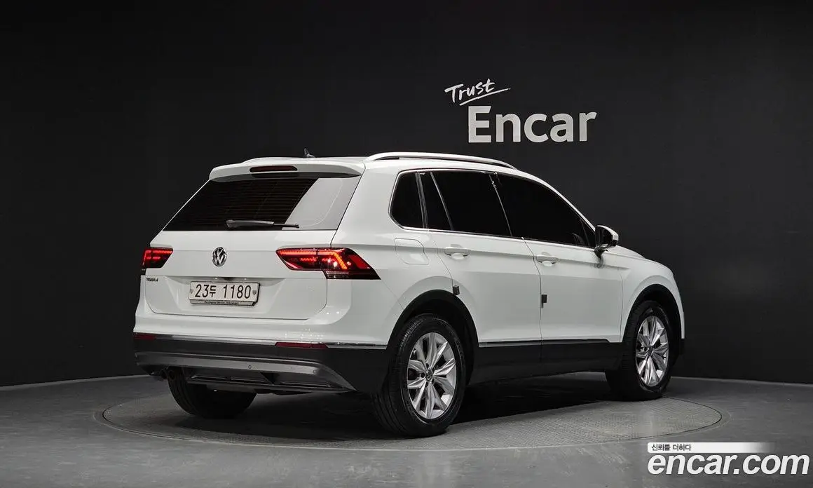 Volkswagen Tiguan 2018 2.0 автомат (гидро), фото 2 Volkswagen Tiguan 2018 2.0 автомат (гидро), фото 2