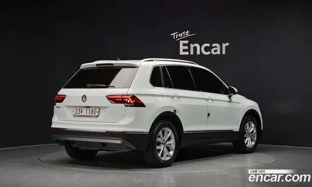 Volkswagen Tiguan 2018 2.0 автомат (гидро), миниатюра 2 Volkswagen Tiguan 2018 2.0 автомат (гидро), миниатюра 2