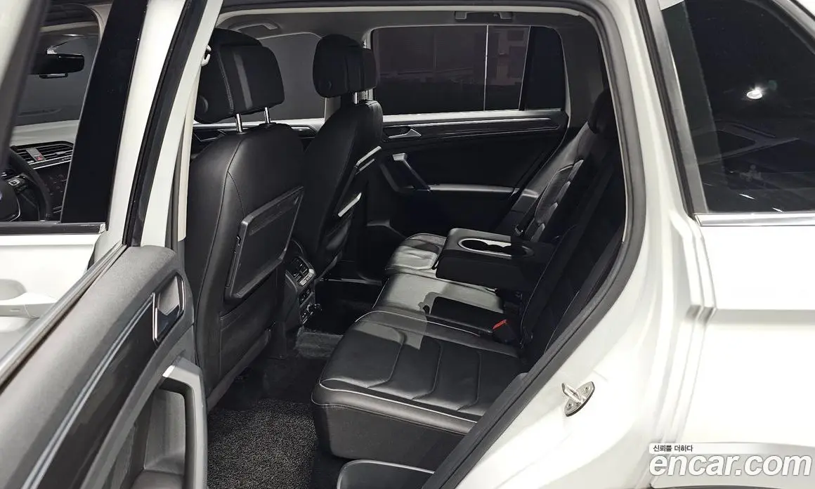 Volkswagen Tiguan 2018 2.0 автомат (гидро), фото 17 Volkswagen Tiguan 2018 2.0 автомат (гидро), фото 17