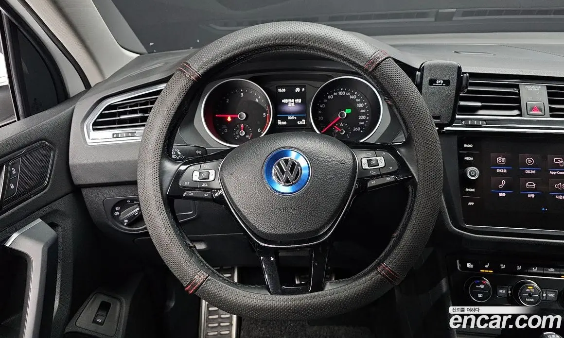 Volkswagen Tiguan 2018 2.0 автомат (гидро), фото 19 Volkswagen Tiguan 2018 2.0 автомат (гидро), фото 19