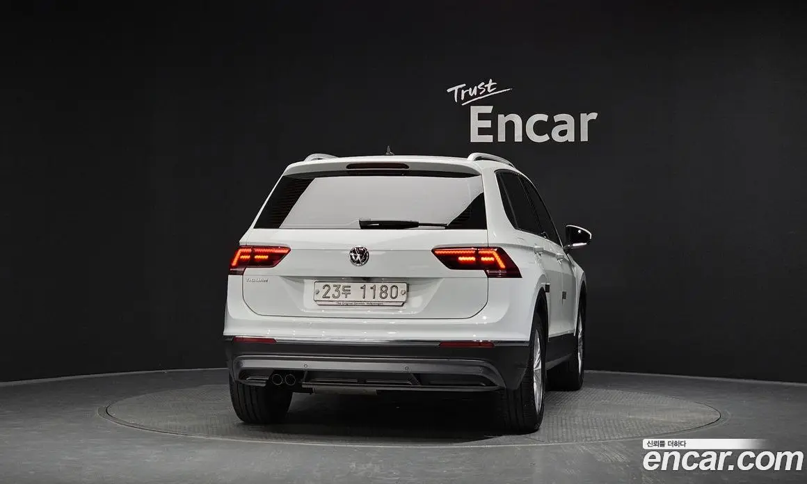 Volkswagen Tiguan 2018 2.0 автомат (гидро), фото 4 Volkswagen Tiguan 2018 2.0 автомат (гидро), фото 4