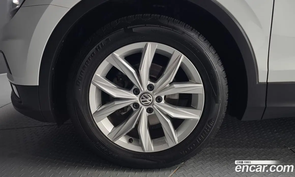 Volkswagen Tiguan 2018 2.0 автомат (гидро), фото 5 Volkswagen Tiguan 2018 2.0 автомат (гидро), фото 5