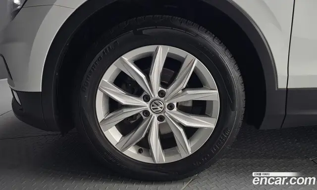 Volkswagen Tiguan 2018 2.0 автомат (гидро), миниатюра 5 Volkswagen Tiguan 2018 2.0 автомат (гидро), миниатюра 5