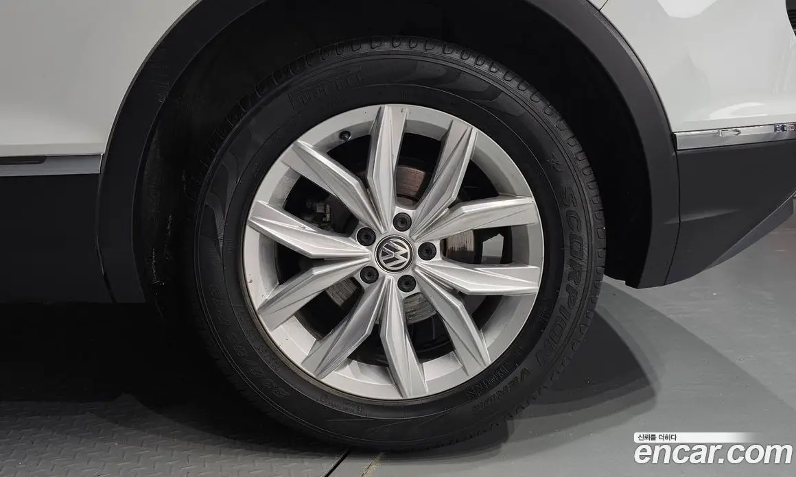 Volkswagen Tiguan 2018 2.0 автомат (гидро), фото 7 Volkswagen Tiguan 2018 2.0 автомат (гидро), фото 7