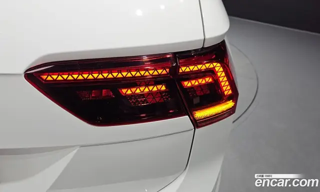 Volkswagen Tiguan 2018 2.0 автомат (гидро), миниатюра 9 Volkswagen Tiguan 2018 2.0 автомат (гидро), миниатюра 9