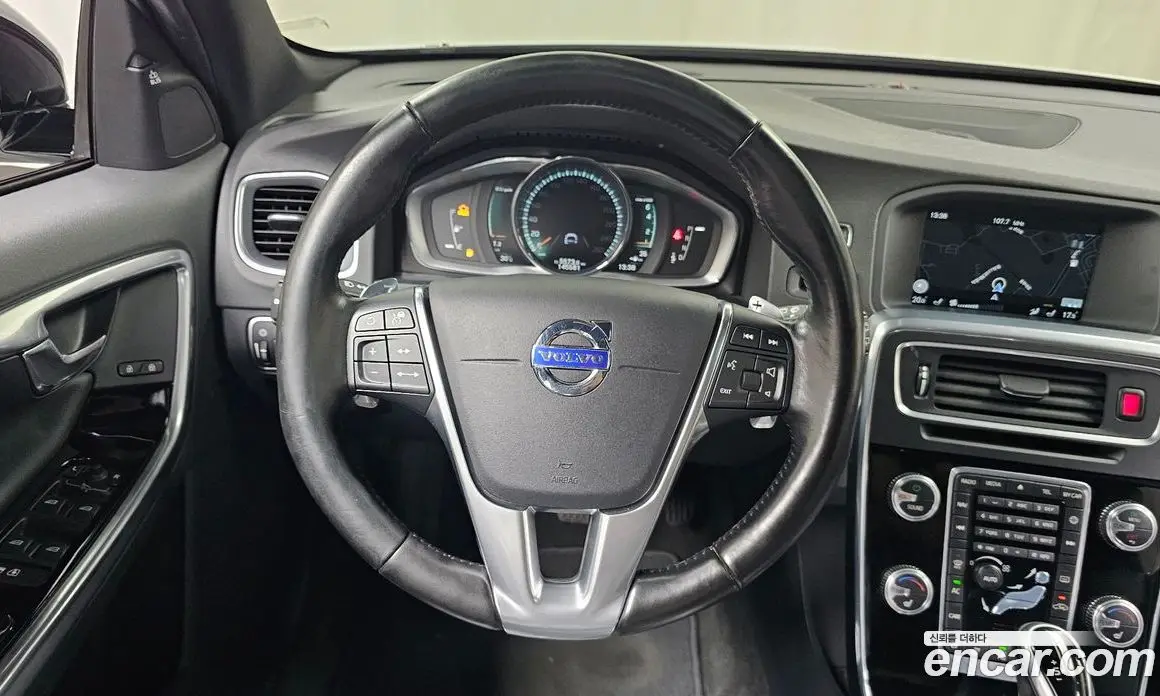 Volvo V60 2015 2.5 автомат (гидро), фото 12 Volvo V60 2015 2.5 автомат (гидро), фото 12