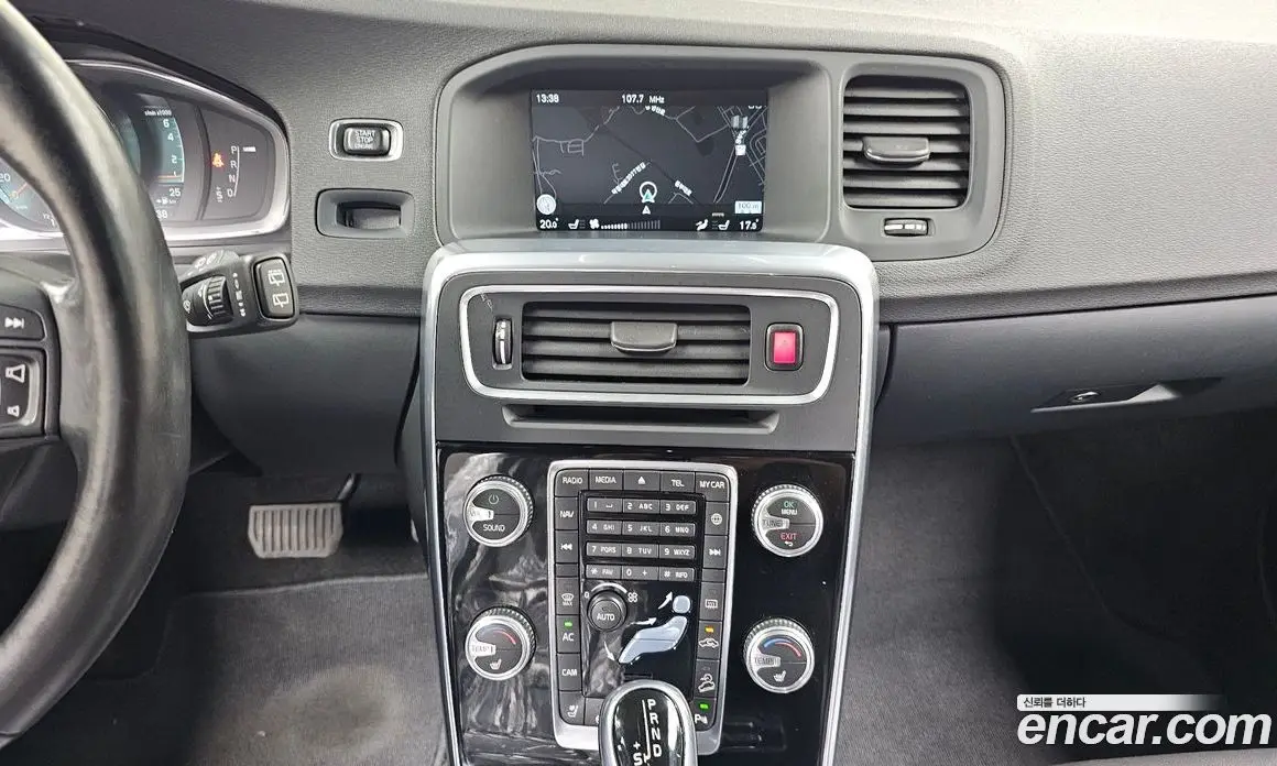 Volvo V60 2015 2.5 автомат (гидро), фото 13 Volvo V60 2015 2.5 автомат (гидро), фото 13