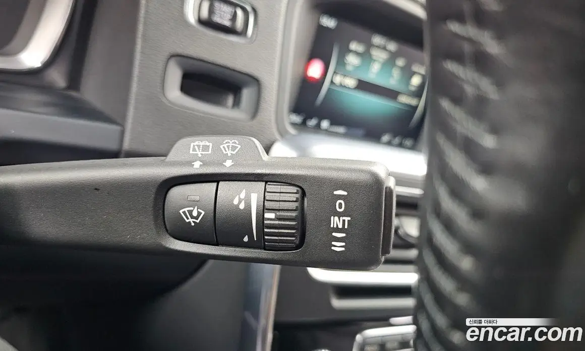 Volvo V60 2015 2.5 автомат (гидро), фото 18 Volvo V60 2015 2.5 автомат (гидро), фото 18