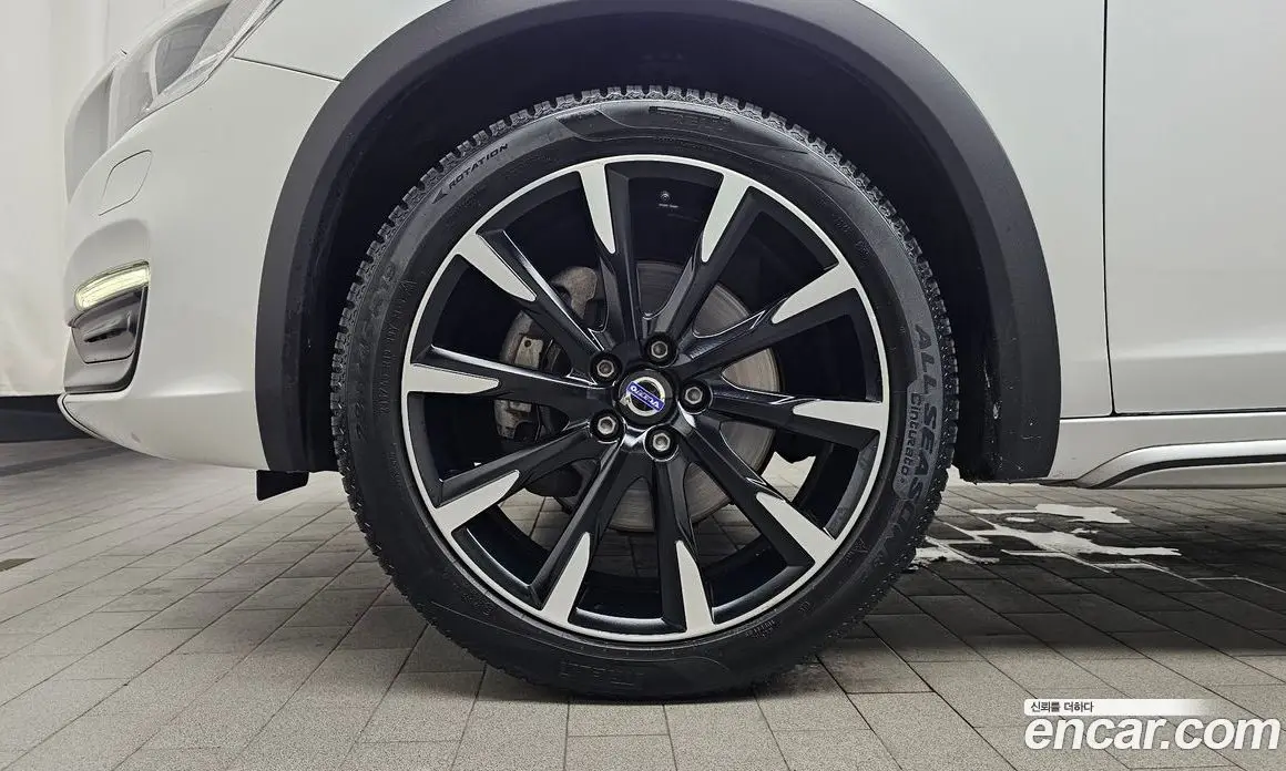 Volvo V60 2015 2.5 автомат (гидро), фото 5 Volvo V60 2015 2.5 автомат (гидро), фото 5