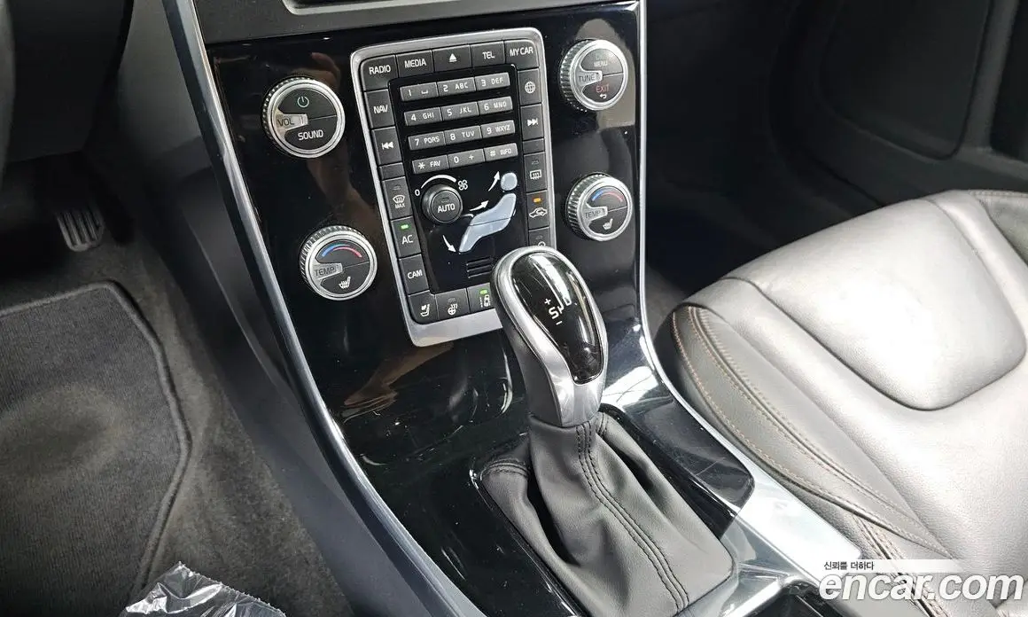 Volvo V60 2015 2.5 автомат (гидро), фото 9 Volvo V60 2015 2.5 автомат (гидро), фото 9