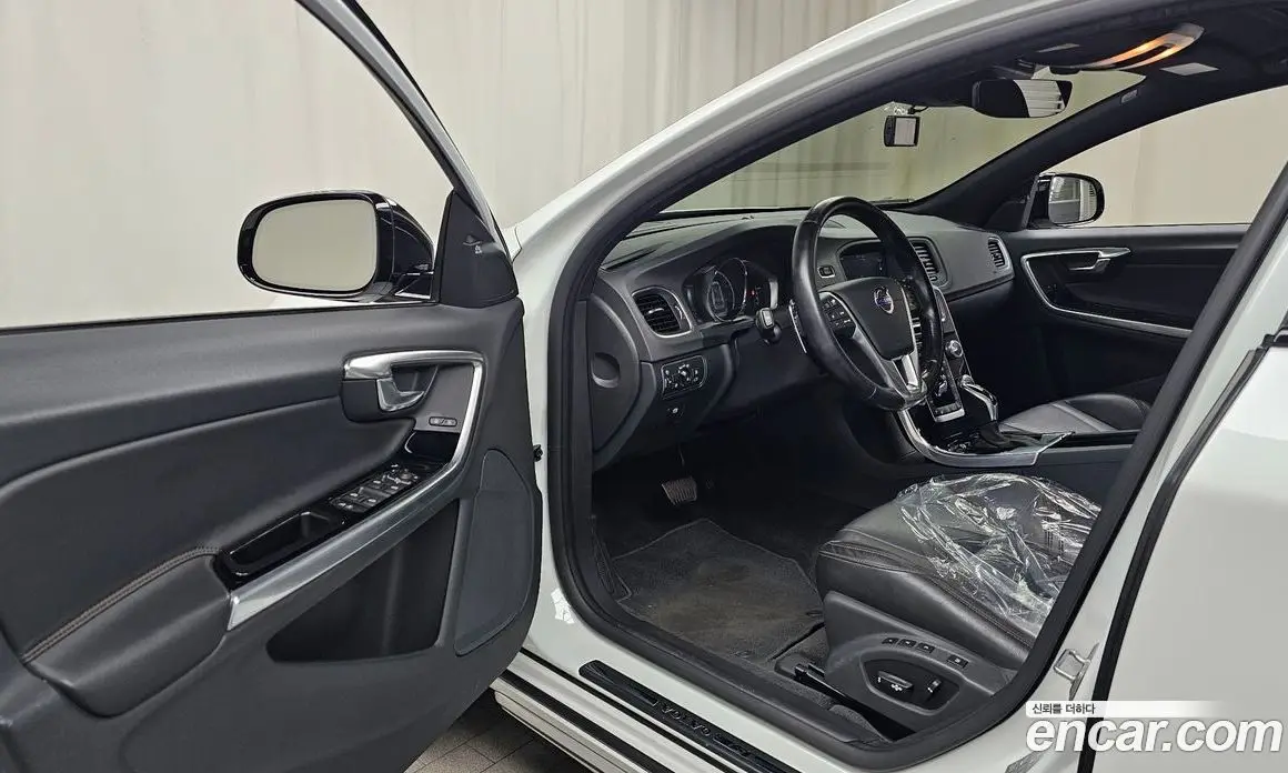 Volvo V60 2015 2.5 автомат (гидро), фото 10 Volvo V60 2015 2.5 автомат (гидро), фото 10