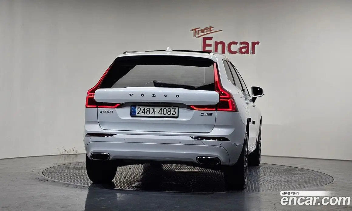 Volvo XC60 2017 2.0 автомат (гидро), фото 4 Volvo XC60 2017 2.0 автомат (гидро), фото 4