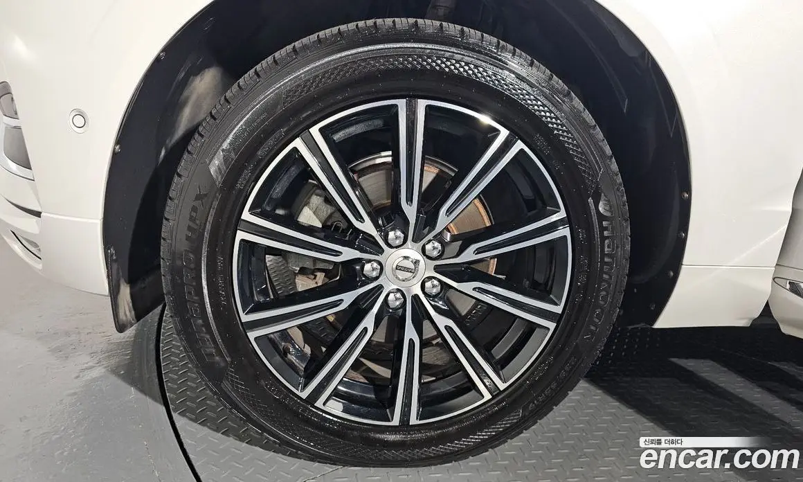 Volvo XC60 2017 2.0 автомат (гидро), фото 5 Volvo XC60 2017 2.0 автомат (гидро), фото 5