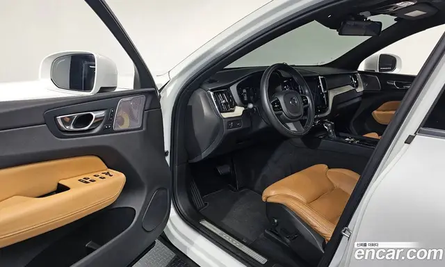 Volvo XC60 2017 2.0 автомат (гидро), миниатюра 10 Volvo XC60 2017 2.0 автомат (гидро), миниатюра 10