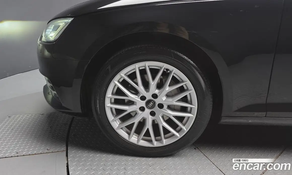 Audi A4 2018 2.0 автомат (гидро), фото 5 Audi A4 2018 2.0 автомат (гидро), фото 5