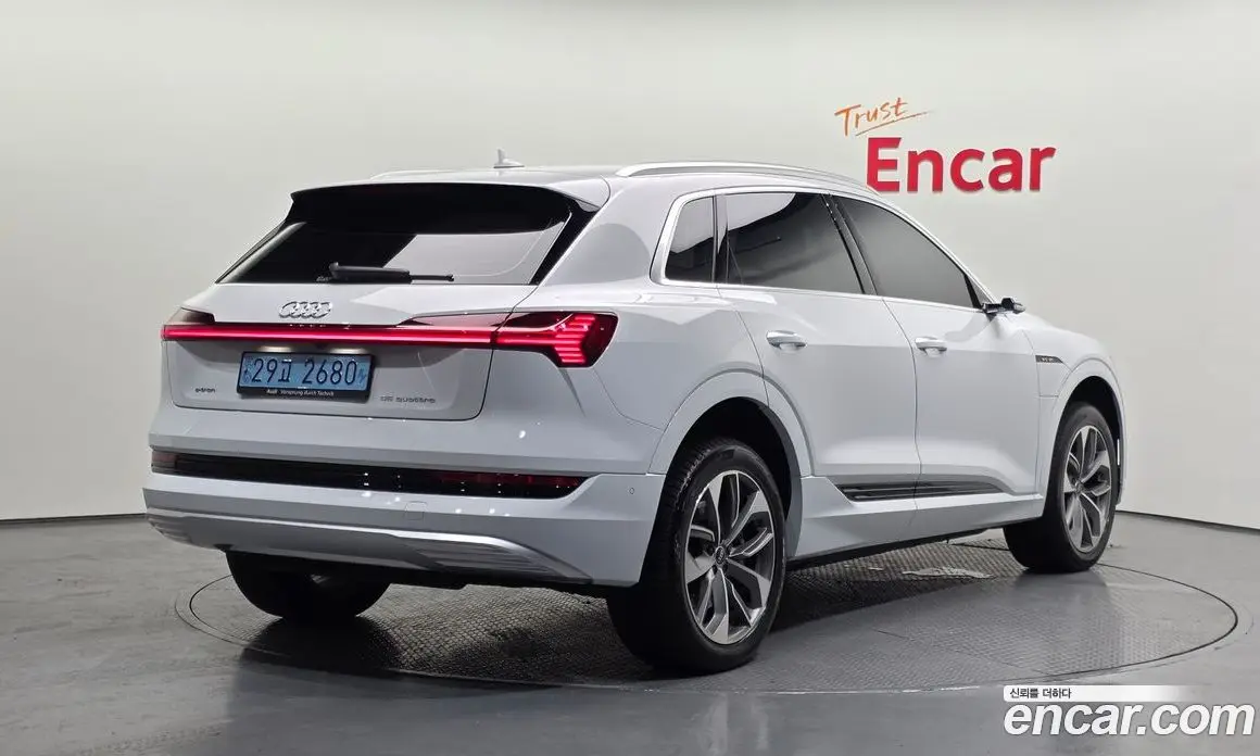 Audi e-tron 2022 0.2 автомат (гидро), фото 2 Audi e-tron 2022 0.2 автомат (гидро), фото 2
