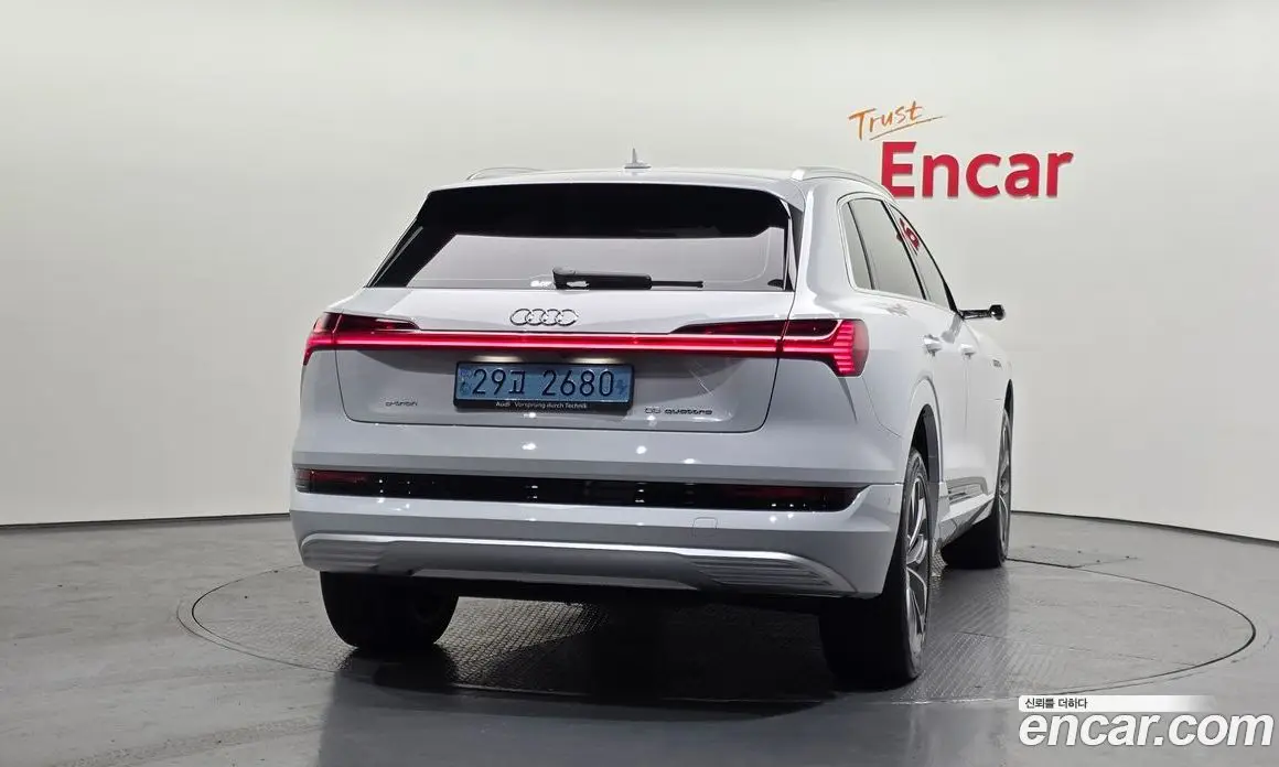 Audi e-tron 2022 0.2 автомат (гидро), фото 4 Audi e-tron 2022 0.2 автомат (гидро), фото 4