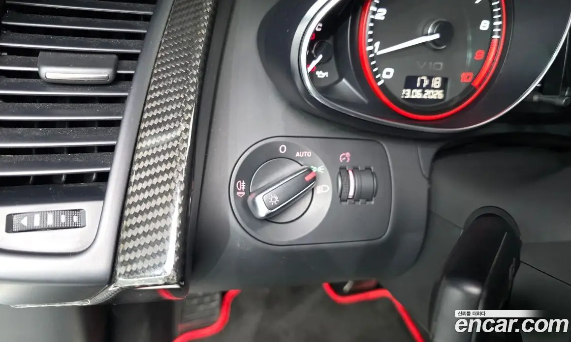 Audi R8 2012 5.2 автомат (гидро), фото 16 Audi R8 2012 5.2 автомат (гидро), фото 16