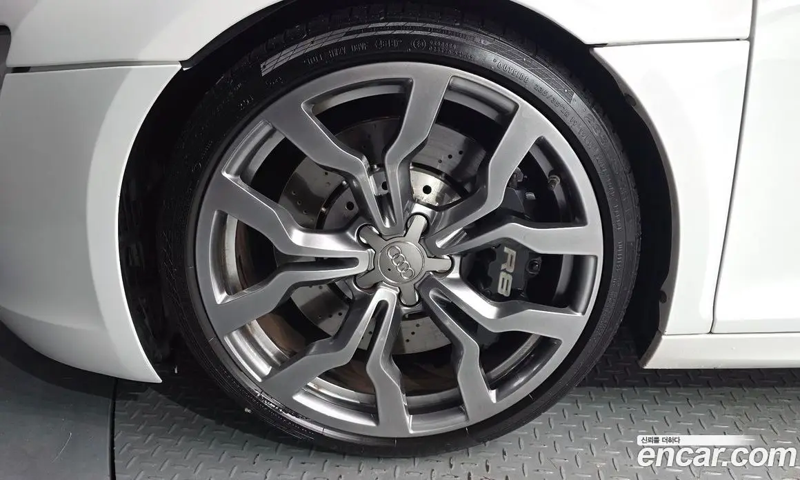 Audi R8 2012 5.2 автомат (гидро), фото 5 Audi R8 2012 5.2 автомат (гидро), фото 5