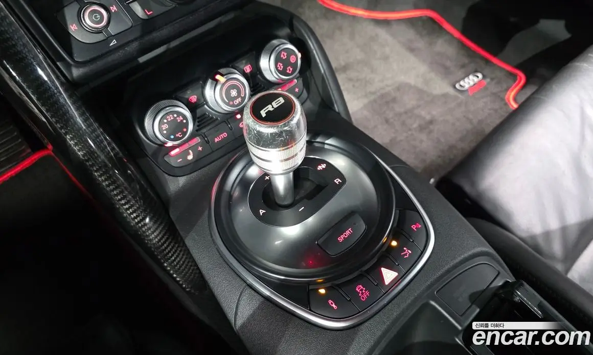 Audi R8 2012 5.2 автомат (гидро), фото 9 Audi R8 2012 5.2 автомат (гидро), фото 9
