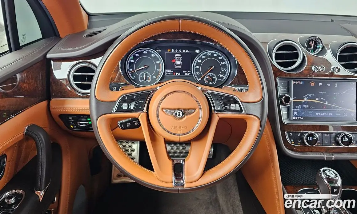 Bentley Bentayga 2018 6.0 автомат (гидро), фото 13 Bentley Bentayga 2018 6.0 автомат (гидро), фото 13