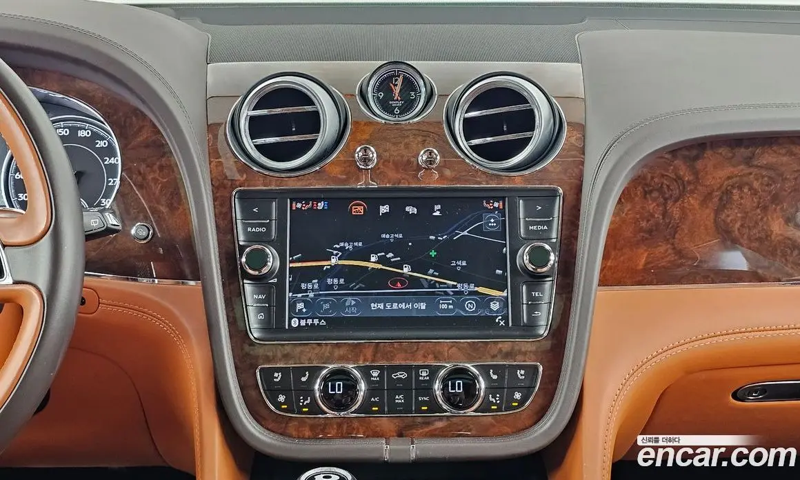 Bentley Bentayga 2018 6.0 автомат (гидро), фото 14 Bentley Bentayga 2018 6.0 автомат (гидро), фото 14