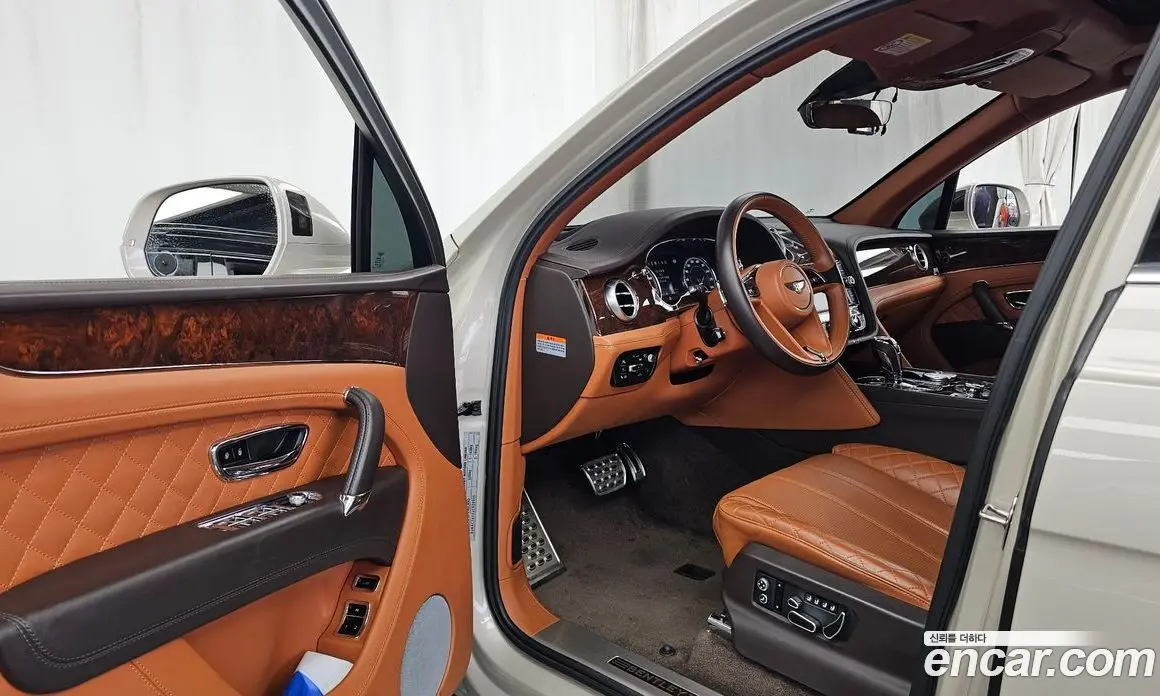 Bentley Bentayga 2018 6.0 автомат (гидро), фото 10 Bentley Bentayga 2018 6.0 автомат (гидро), фото 10